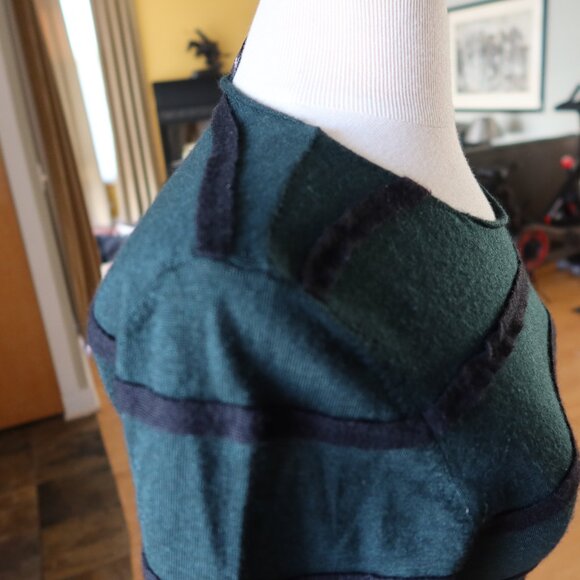 AKRIS sweater green and black striped cashmere and silk US 4 $1000+ - Picture 6 of 16